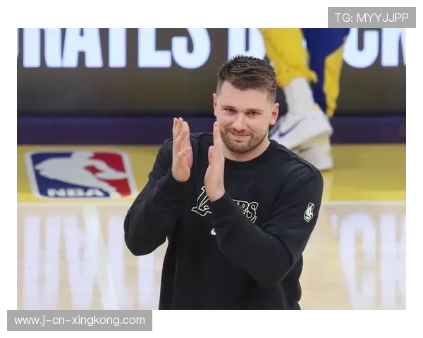 东契奇强吃错位，独行侠情绪上来